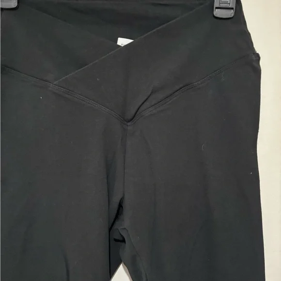 Victoria’s Secret black leggings size medium - Picture 2 of 5